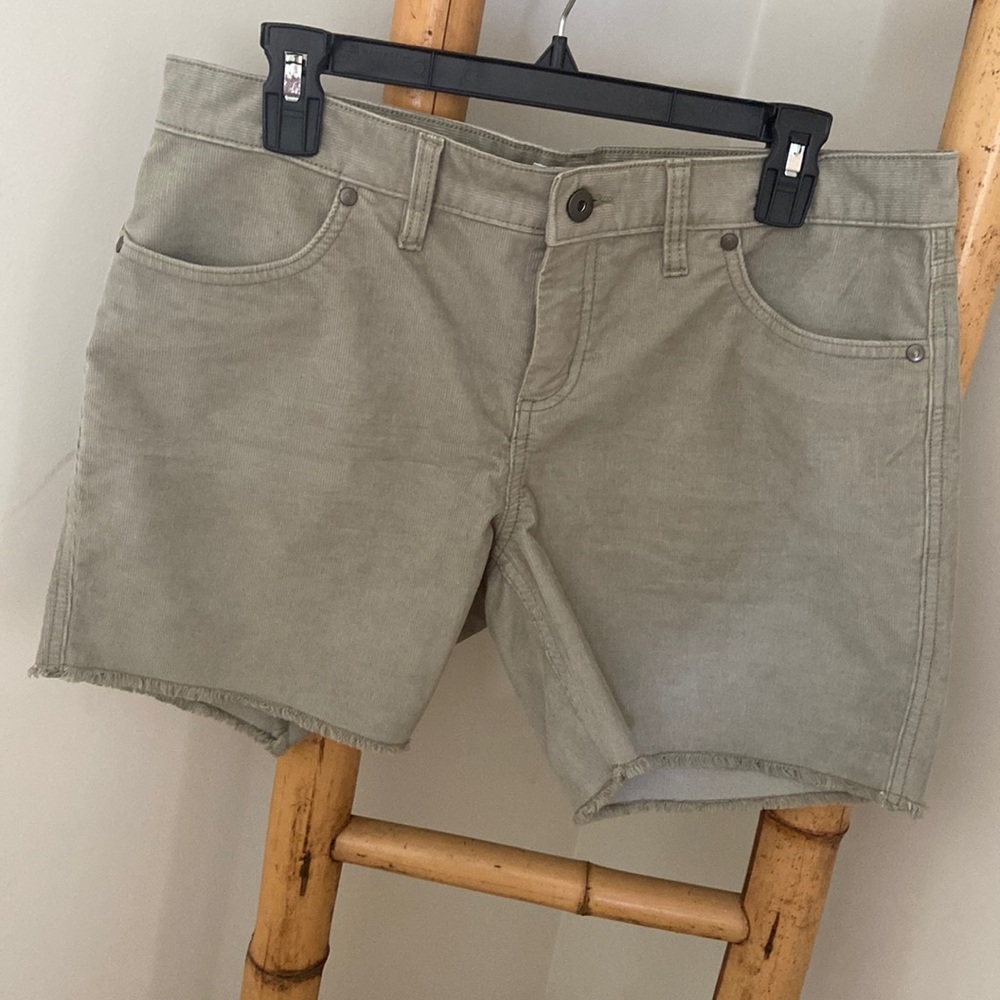 Carve Corduroy Fringe Trim Shorts 6”